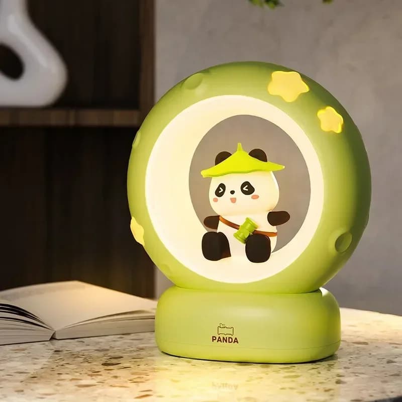 Ljubezniva polnilna namizna svetilka Panda z luno in zvezdo